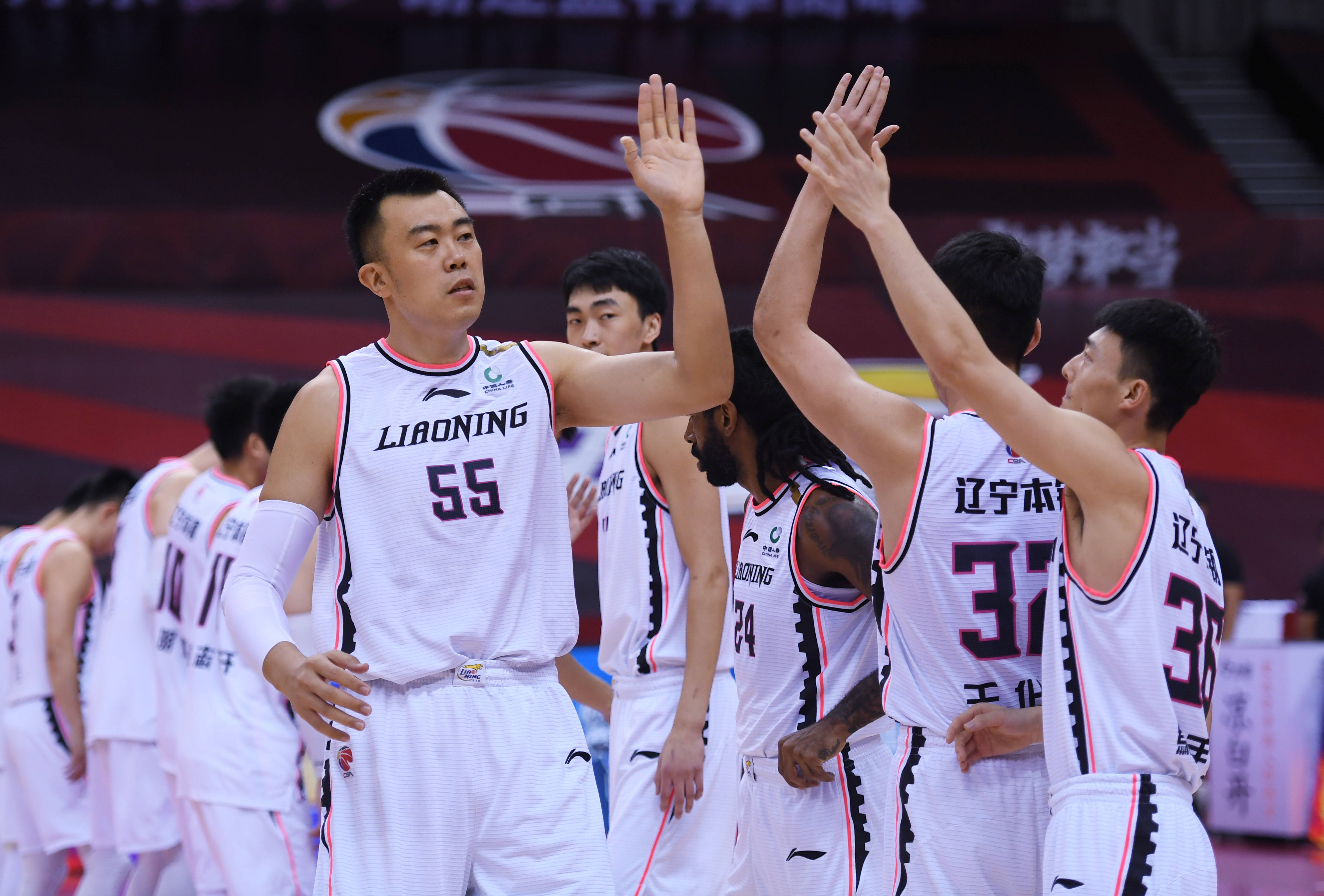 从里昂战术微调备战意甲到山东泰山单刀错失备战国王杯，国际比赛日辽宁本钢调整名单以备全明星赛的简单介绍