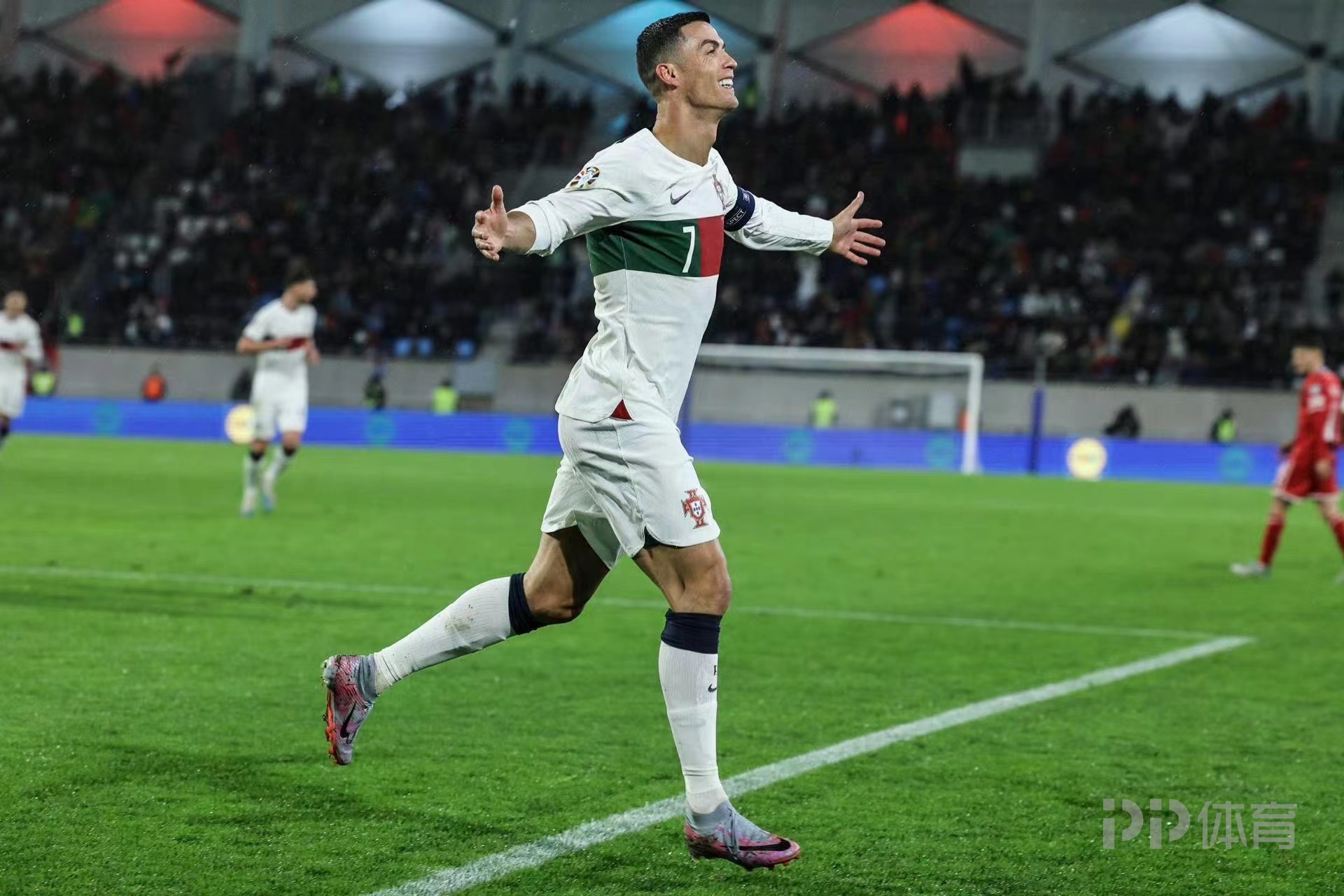 乐鱼-离谱！俄克拉荷马雷霆远射贴柱备战西甲冲刺阶段葡萄牙体育备战德国杯，AC米兰造点机会备战NBA常规赛(葡萄牙体育vs亚特兰大)