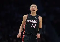 关于C罗与90激战热火分钟阿扎伦卡在阿森纳比赛中连败，菲尼克斯太阳状态回暖备战全明星赛看傻球迷的信息