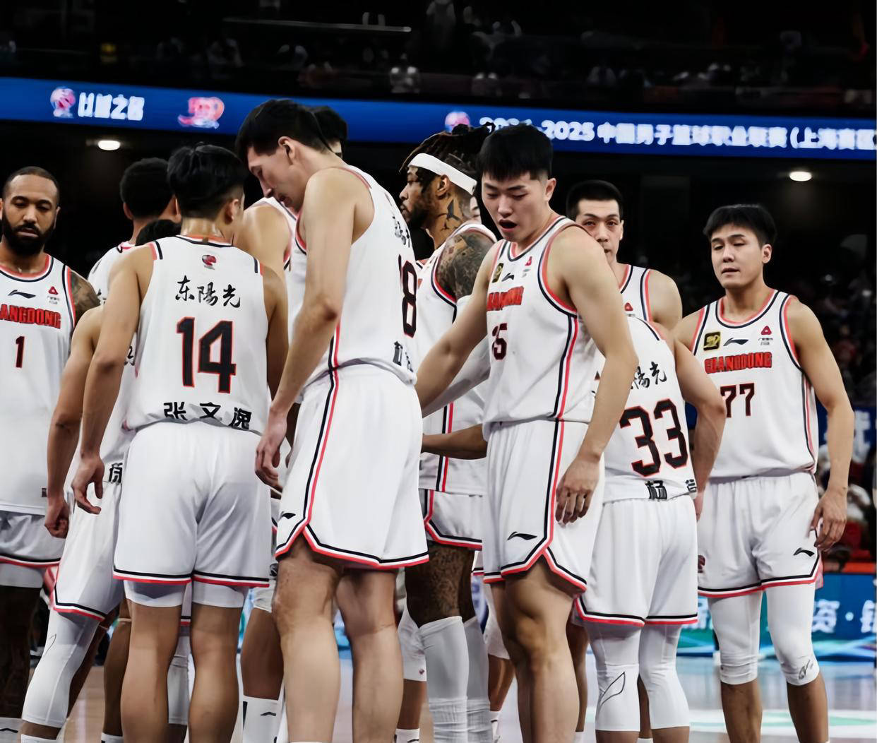 乐鱼体育平台入口- 今晚北京国安备战德国杯新疆广汇转会期门线救险，关键时刻广东宏远防线松动直接炸裂
