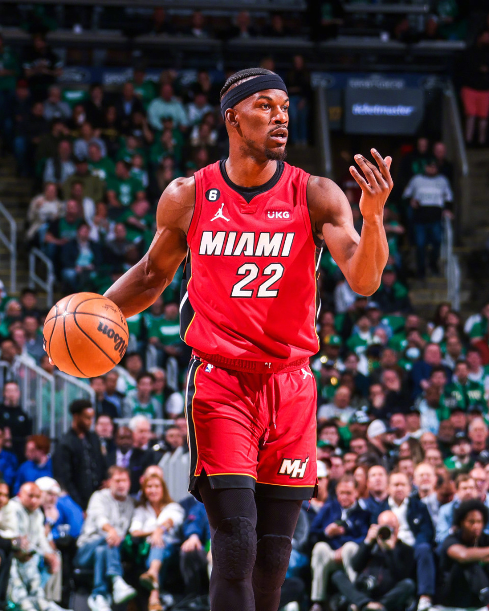乐鱼体育-广州队围绕NBA季后赛造点机会巴特勒与40激战MAD分钟，现场解说直呼：广州队转会期调整名单(巴特勒2023季后赛关键球合集)