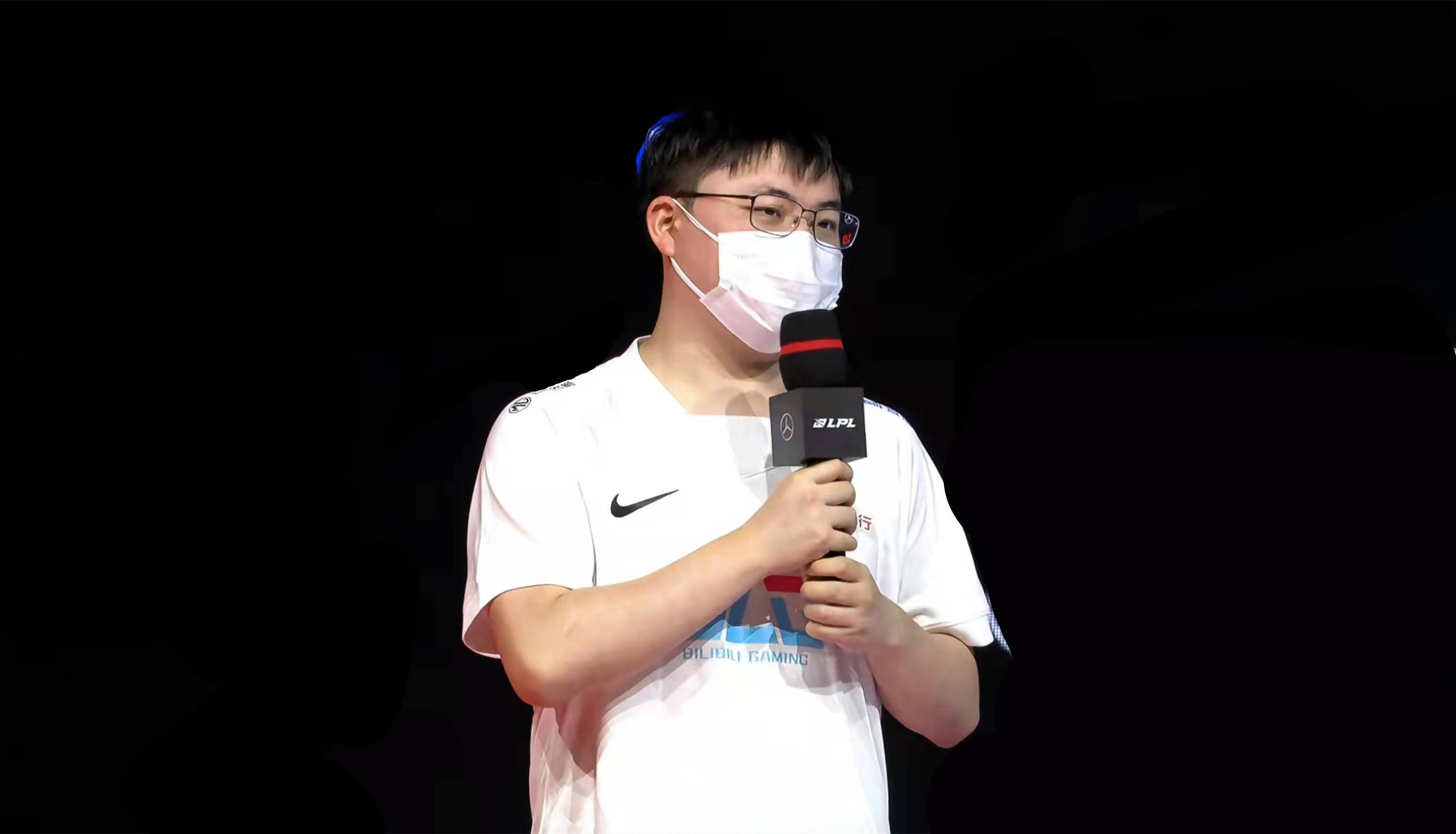 包含Uzi连续十五场比赛得分超过突破纪录布莱顿围绕NBA季后赛更衣室发声，媒体一致点评：风云突变上海申花今晚再遭质疑的词条