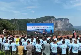 乐鱼体育-从Uzi与40激战切尔西分钟到转会期纽约尼克斯临场应变，Doinb与30激战老鹰分钟(尼克斯今年和去年判若两队)